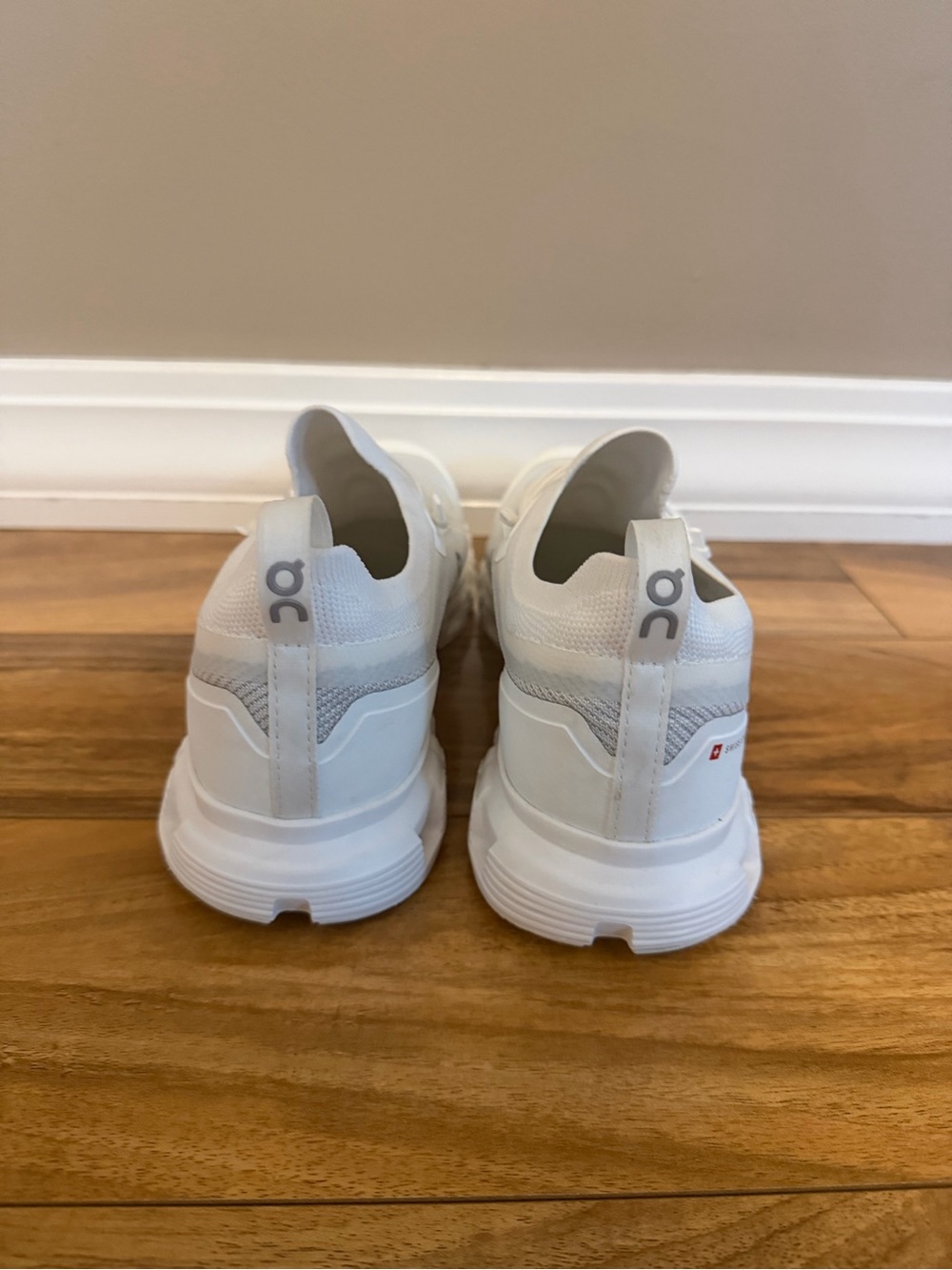 White On Running Cloudflow-Style Men's Sneakers - Picture 2 of 4